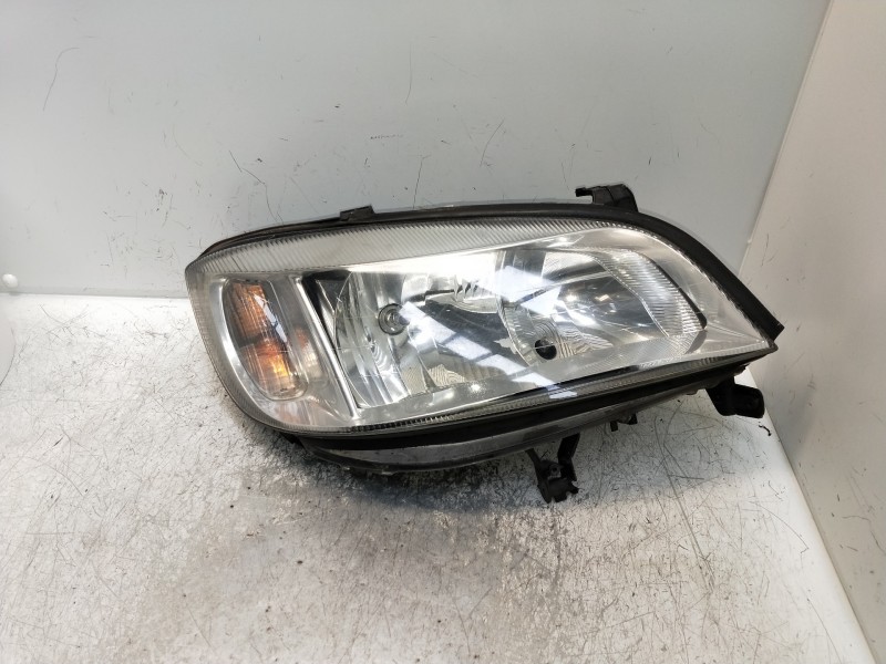 Recambio de faro derecho para opel zafira a club referencia OEM IAM 90582022  