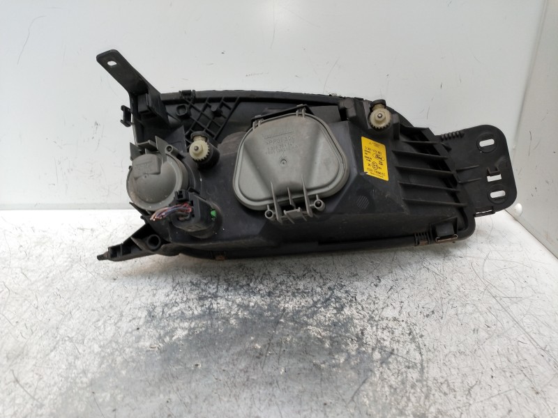 Recambio de faro izquierdo para ford fiesta berlina (dx) básico referencia OEM IAM 0301173303 YS6113006EC 