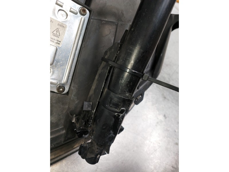 Recambio de faro derecho para citroen c5 berlina 1.6 hdi cat (9hy / dv6ted4) referencia OEM IAM 89035113 739357121507401032 XENO