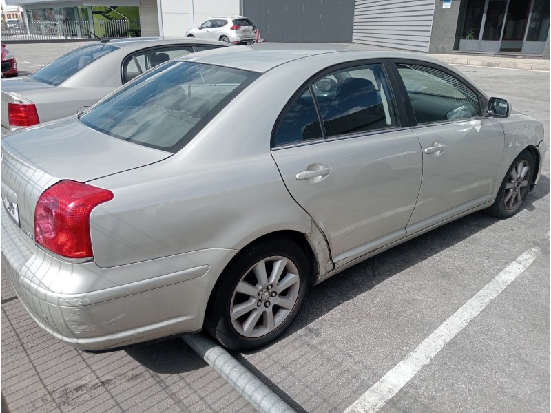 toyota avensis berlina (t25) del año 2005