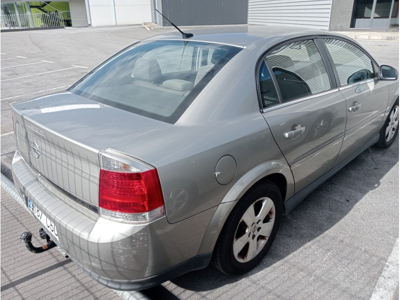 opel vectra c berlina del año 2004