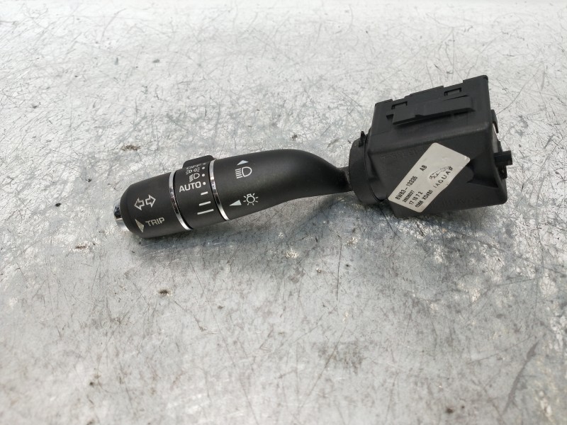 Recambio de mando luces para jaguar xf 3.0 v6 diesel grace referencia OEM IAM 8W8313335AB  