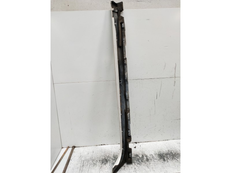 Recambio de faldon lateral para jaguar xf 3.0 v6 diesel grace referencia OEM IAM   IZQUIERDO