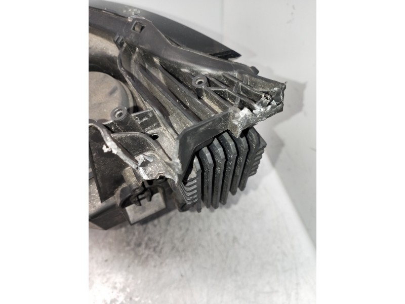 Recambio de faro derecho para peugeot 3008 allure referencia OEM IAM 9810478080 ¡OJO! VER FOTOS PATILLAS ROTAS