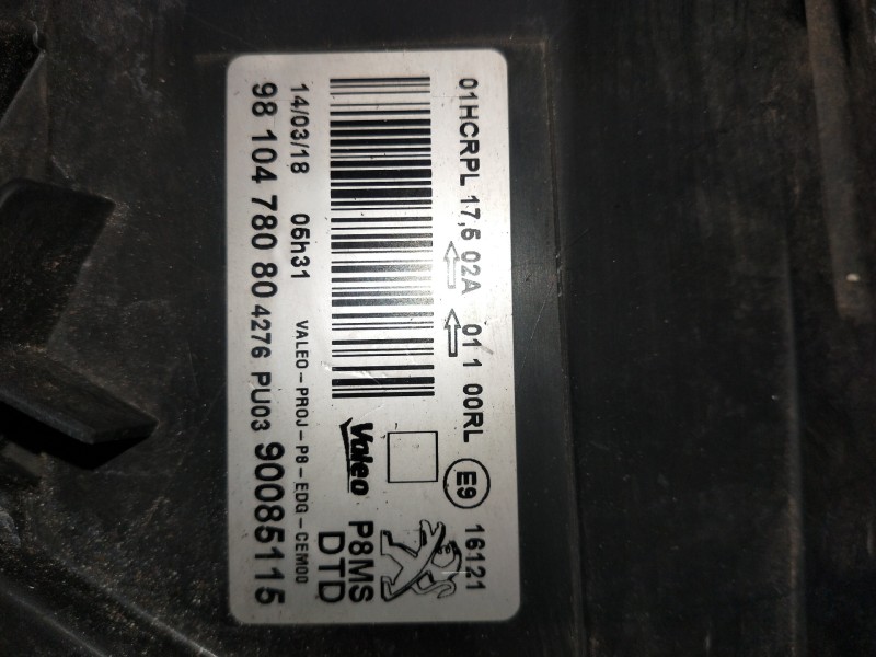 Recambio de faro derecho para peugeot 3008 allure referencia OEM IAM 9810478080 ¡OJO! VER FOTOS PATILLAS ROTAS