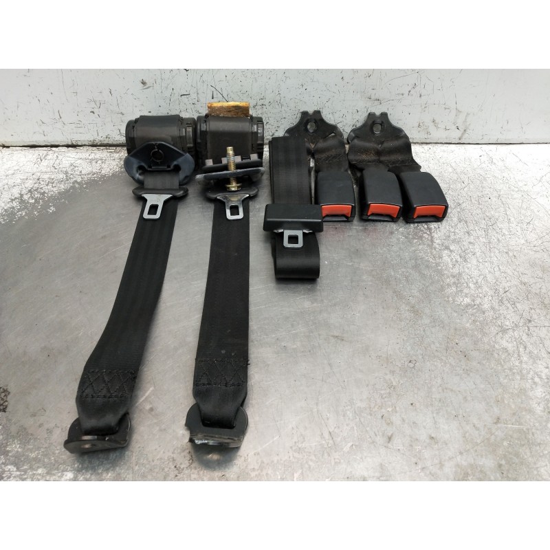 Recambio de juego cinturones trasero para ford fiesta berl./courier porto referencia OEM IAM 10049220 10049221 3P