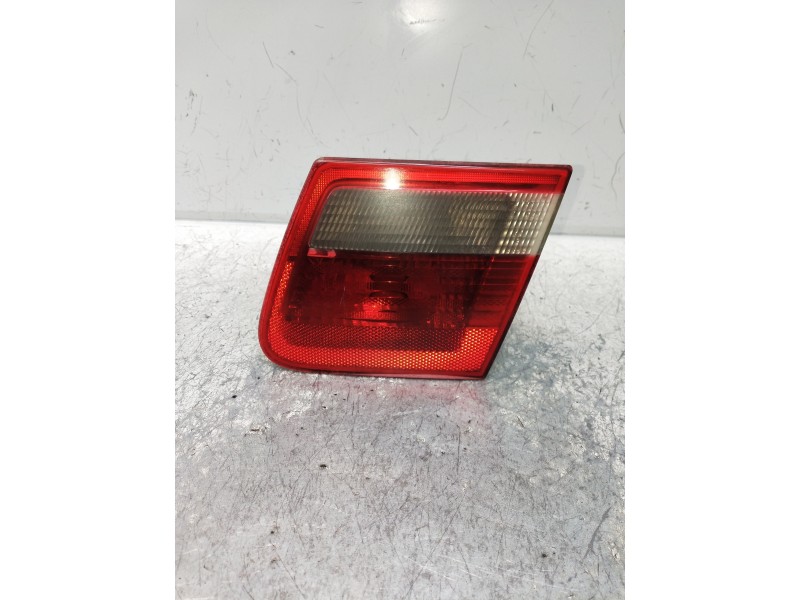 Recambio de piloto trasero derecho interior para bmw serie 3 touring (e46) 320d referencia OEM IAM 8374810  