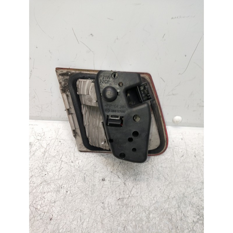 Recambio de piloto trasero derecho interior para bmw serie 3 touring (e46) 320d referencia OEM IAM 8374810  