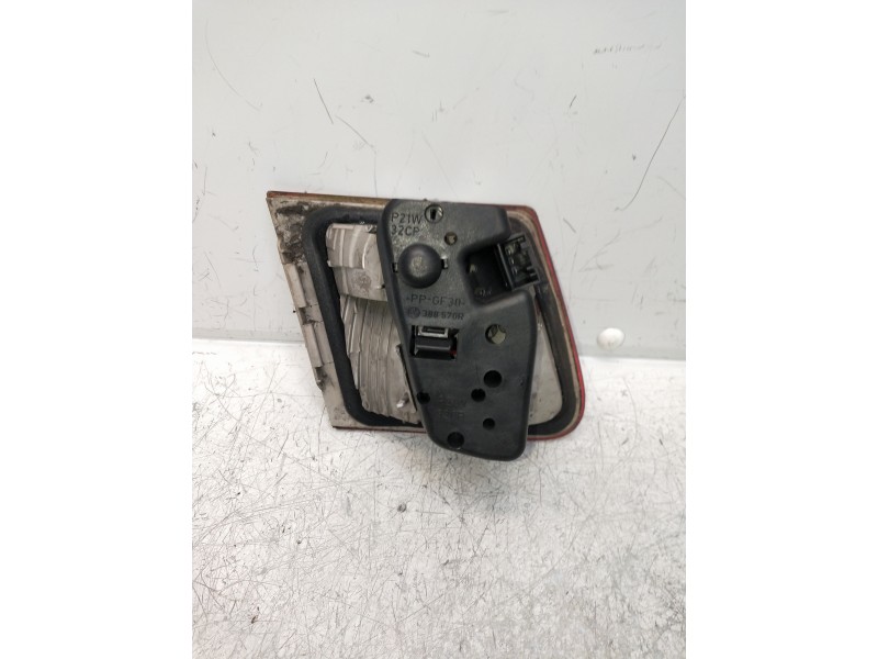 Recambio de piloto trasero derecho interior para bmw serie 3 touring (e46) 320d referencia OEM IAM 8374810  