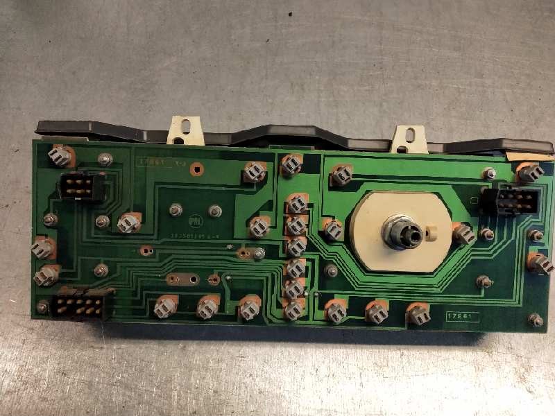 Recambio de cuadro instrumentos para skoda favorit (781) ls referencia OEM IAM   