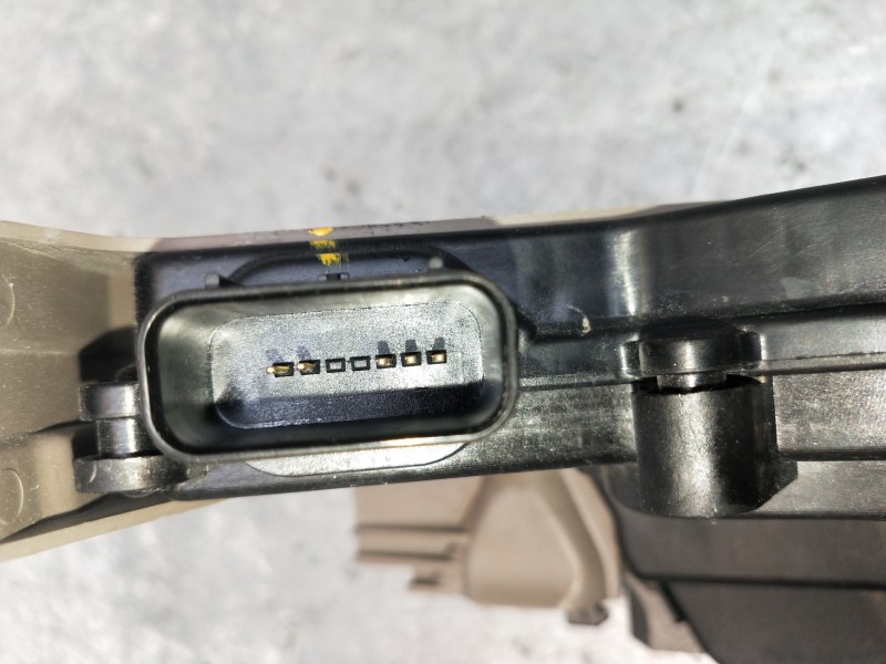 Recambio de motor cierre centralizado delantero derecho para kia ceed business referencia OEM IAM 81320J7000  5P