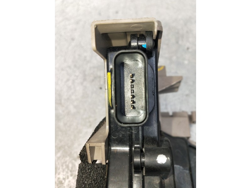 Recambio de motor cierre centralizado trasero izquierdo para kia ceed business referencia OEM IAM 81410J7000  5P