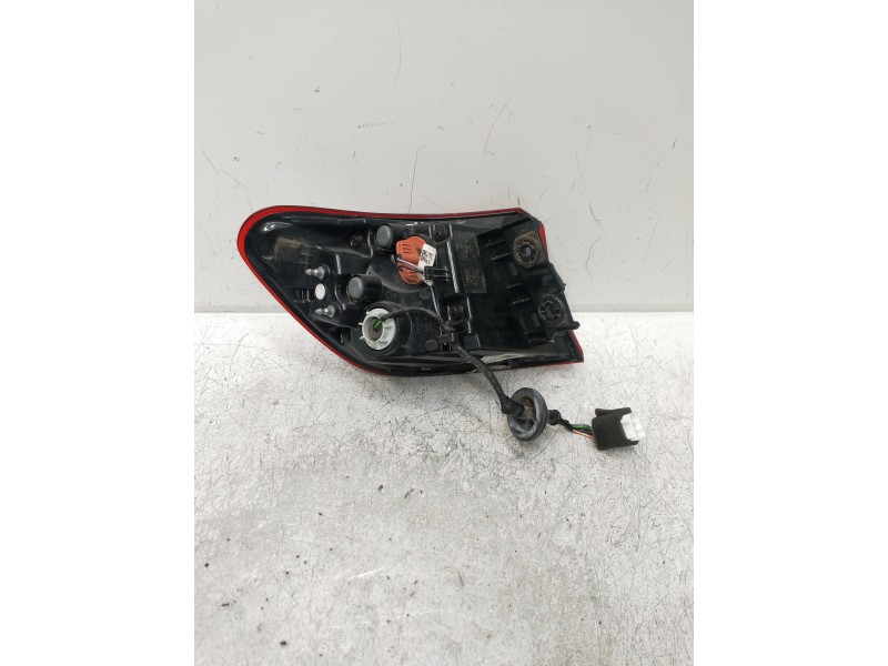 Recambio de piloto trasero derecho para kia ceed business referencia OEM IAM 92402J7050  