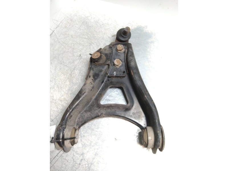 Recambio de brazo suspension superior delantero izquierdo para nissan kubistar (x76) referencia OEM IAM   