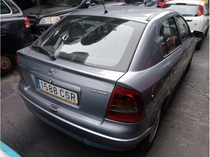 opel astra g berlina del año 2004