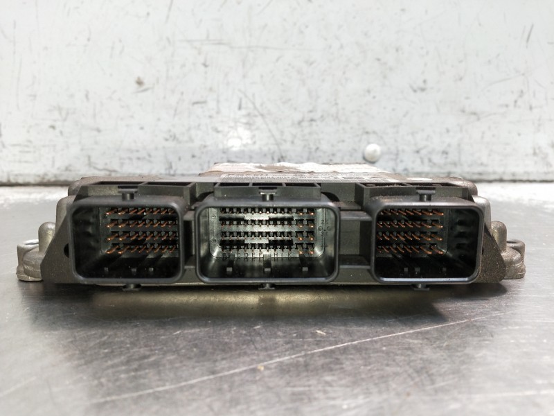Recambio de centralita motor uce para peugeot 308 sw sport referencia OEM IAM 9664843780 0281013872 EDC16C34