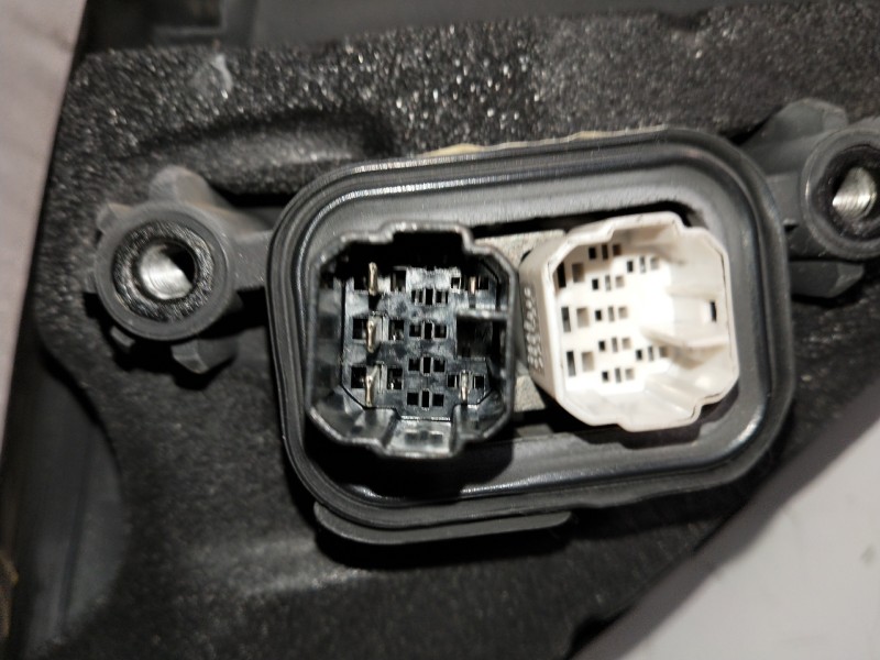 Recambio de retrovisor izquierdo para saab 9-3 berlina 2.2 16v tid cat referencia OEM IAM  ELECTRICO DOS ENCHUFES