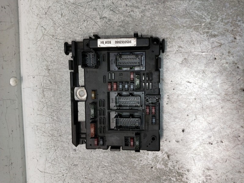 Recambio de caja reles / fusibles para peugeot 206 berlina e-music referencia OEM IAM 9650663980  
