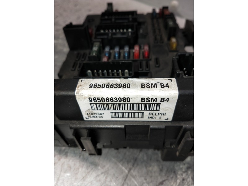 Recambio de caja reles / fusibles para peugeot 206 berlina e-music referencia OEM IAM 9650663980  