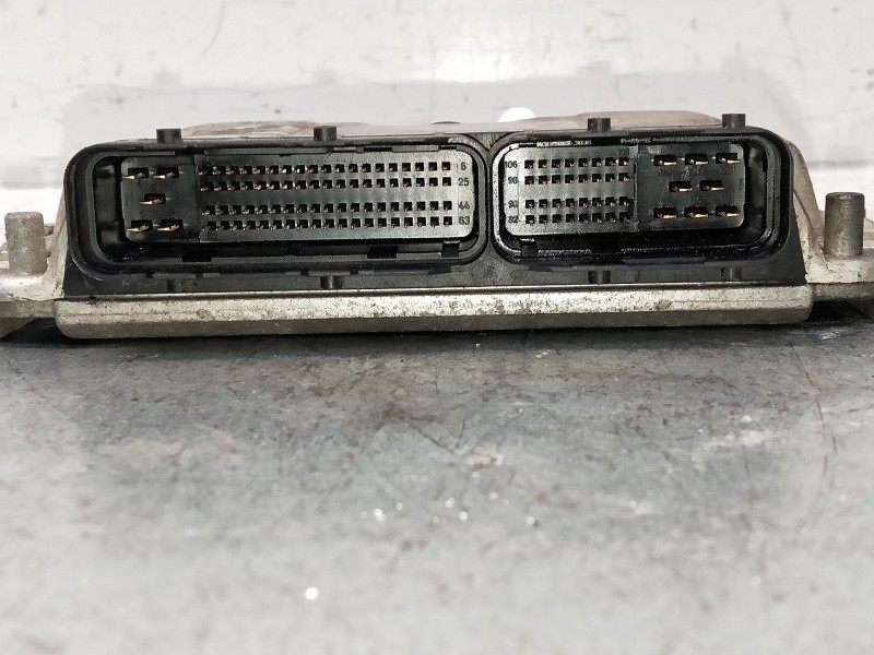 Recambio de centralita motor uce para chrysler voyager (rg) 2.5 crd lx referencia OEM IAM 0281012275 P05094590AA 