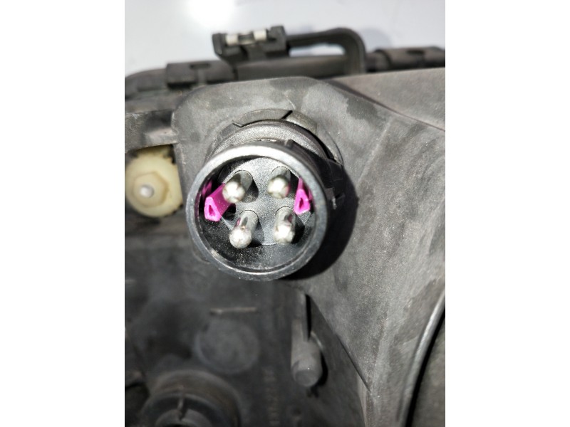 Recambio de faro izquierdo para audi 80 1.9 tdi referencia OEM IAM 0301075111  