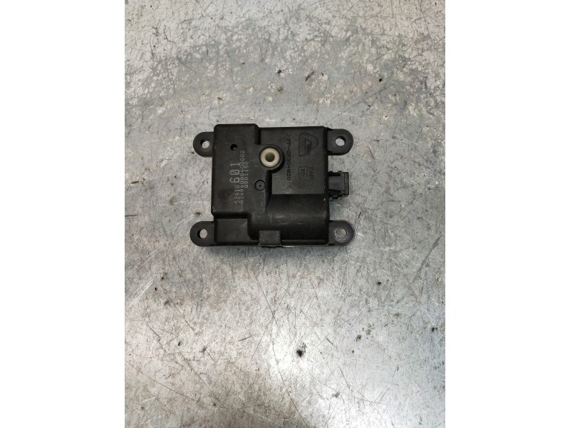 Recambio de motor apertura trampillas climatizador para renault laguna coupe initiale referencia OEM IAM 52410601 A024840A840000