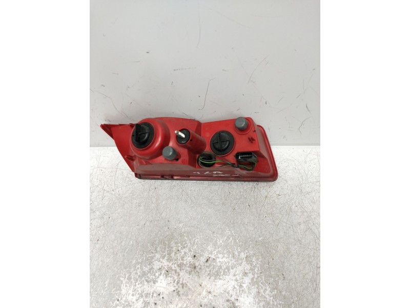 Recambio de piloto trasero derecho interior para renault laguna coupe initiale referencia OEM IAM   