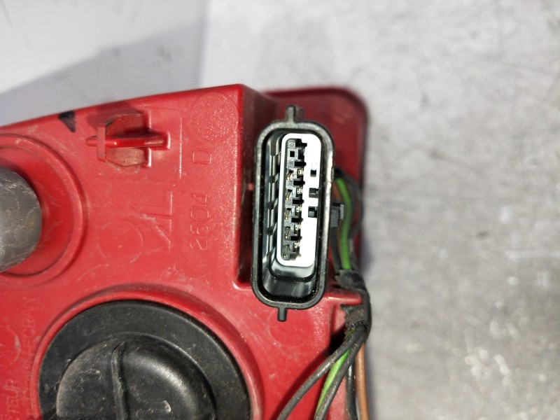 Recambio de piloto trasero derecho interior para renault laguna coupe initiale referencia OEM IAM   