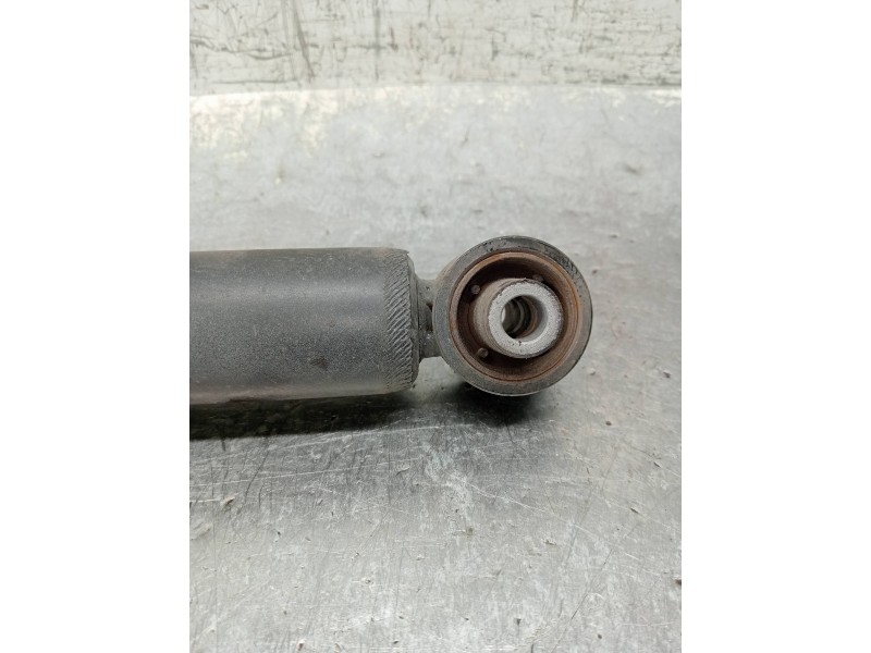 Recambio de amortiguador trasero izquierdo para kia ceed business referencia OEM IAM 55300J7AA0  