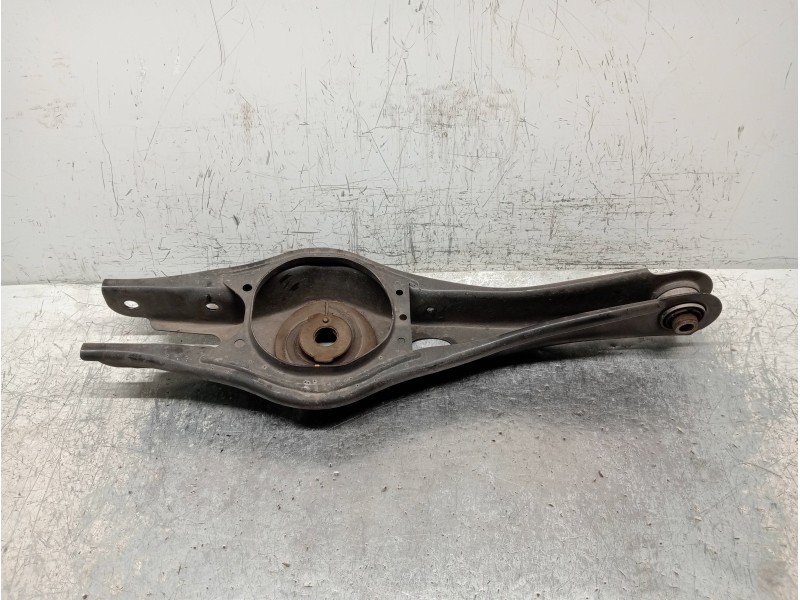 Recambio de brazo suspension inferior trasero izquierdo para kia ceed business referencia OEM IAM 55210G4AA0  