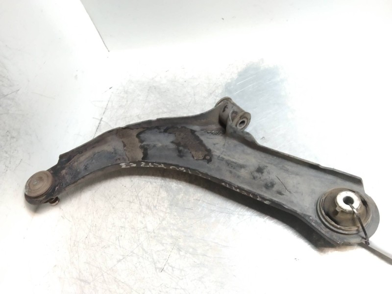 Recambio de brazo suspension inferior delantero derecho para nissan micra (k12e) 1.2 cat referencia OEM IAM   