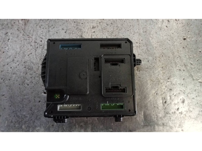 Recambio de modulo electronico para renault zoe referencia OEM IAM 284B15472R BCM953810 S180180060