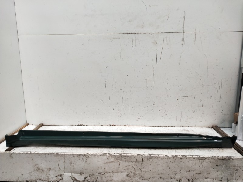 Recambio de faldon lateral para toyota avensis advance referencia OEM IAM IZQUIERDO  