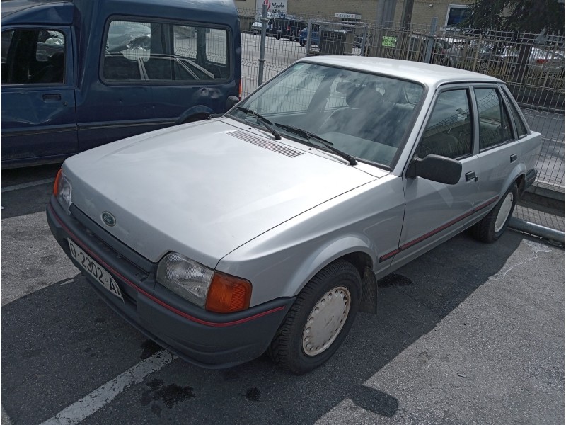 ford escort berlina del año 1988