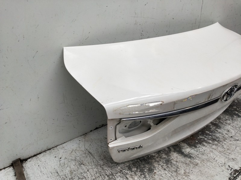 Recambio de tapa maletero para toyota avensis advance referencia OEM IAM   