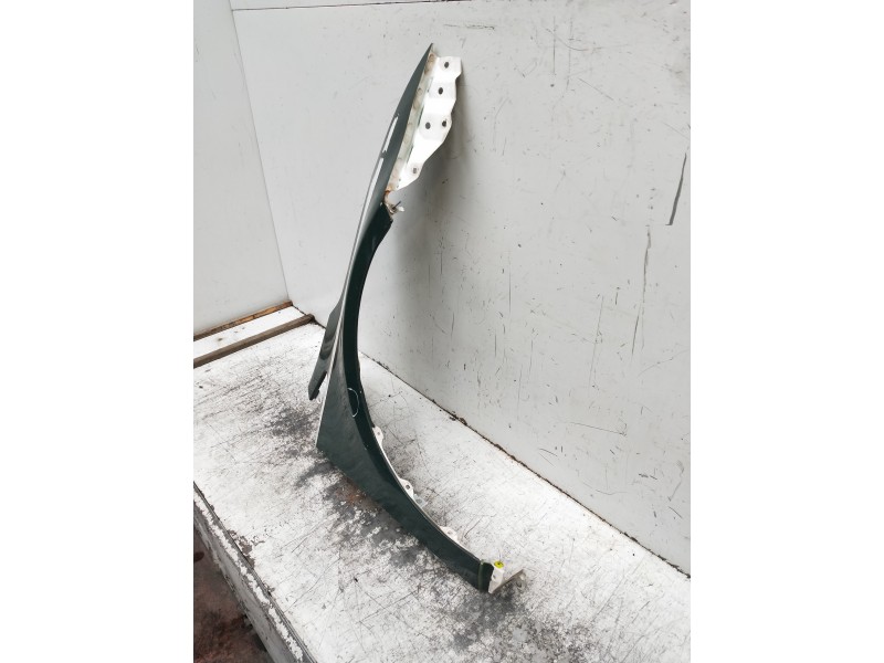 Recambio de aleta delantera derecha para toyota avensis advance referencia OEM IAM   