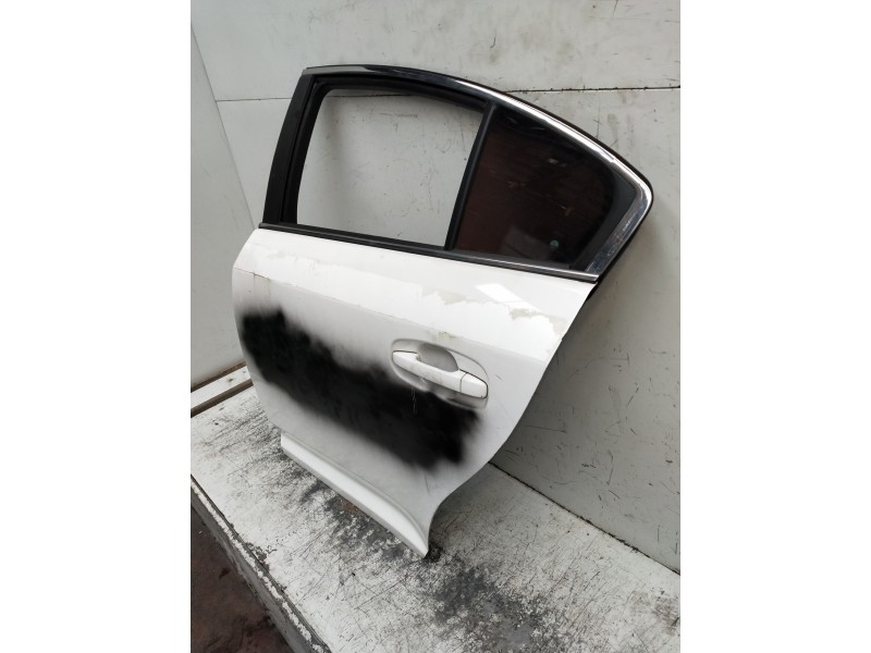 Recambio de puerta trasera izquierda para toyota avensis advance referencia OEM IAM   5P