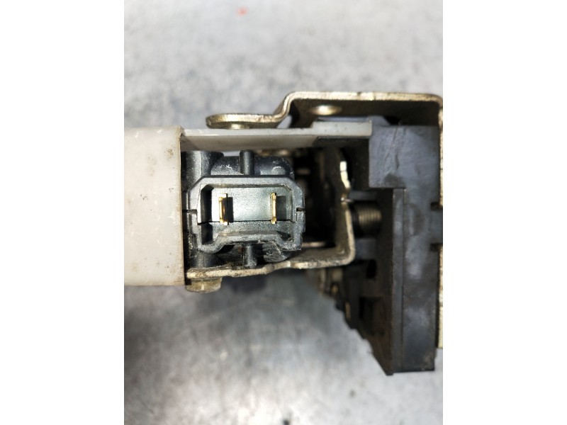 Recambio de motor cierre centralizado trasero derecho para renault clio ii fase i (b/cbo) 1.9 d referencia OEM IAM   3P