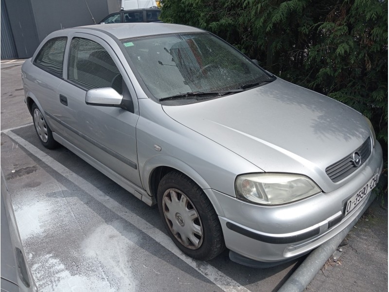opel astra g berlina del año 2000