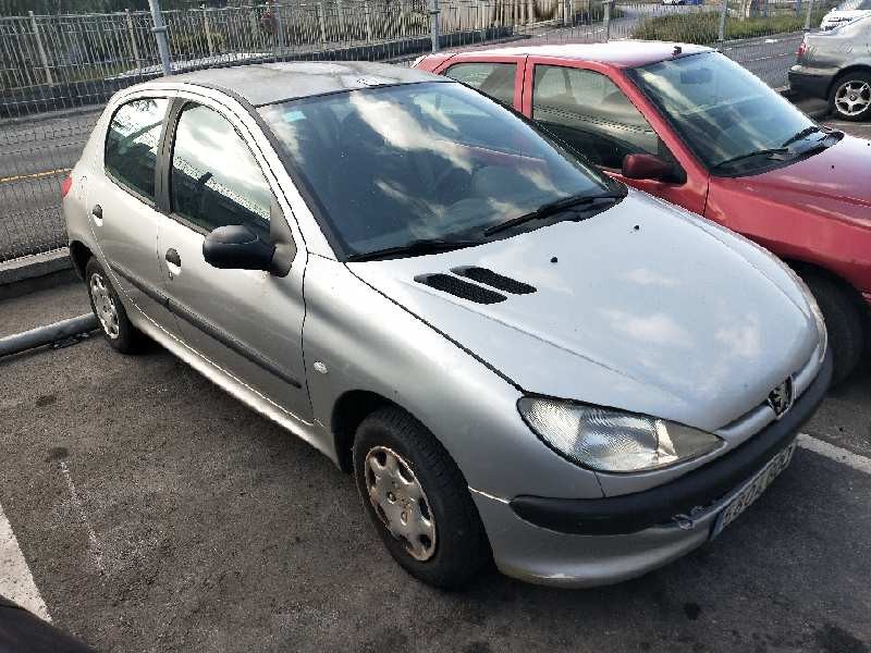 peugeot 206 berlina del año 2000