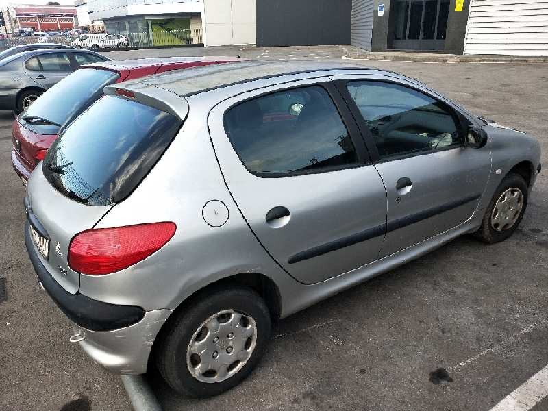 peugeot 206 berlina del año 2000
