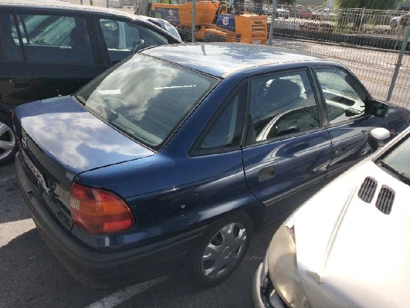 opel astra f berlina del año 1993