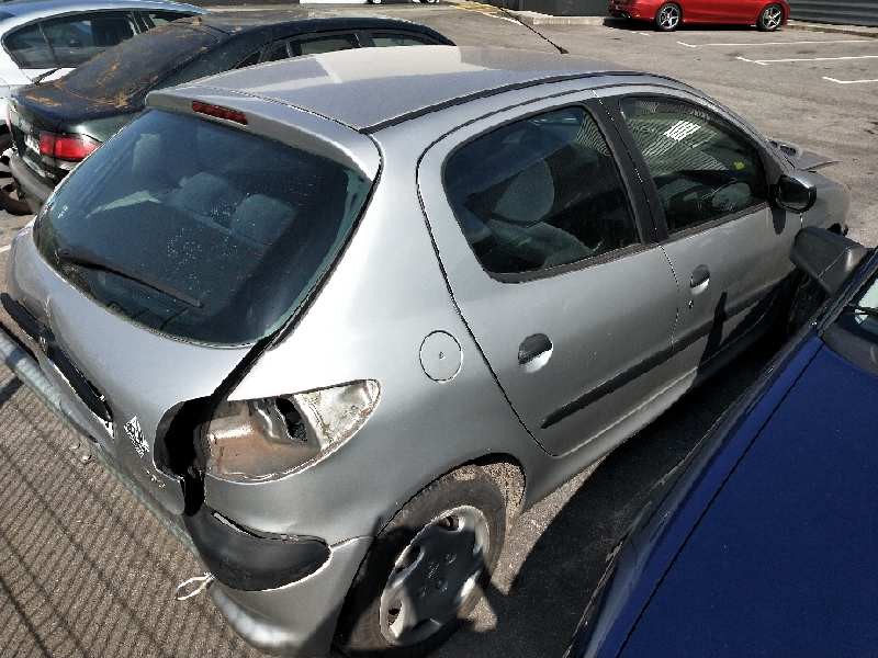 peugeot 206 berlina del año 2000