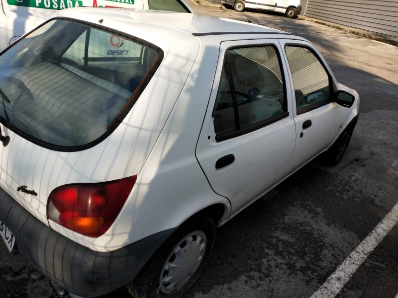 ford fiesta berlina del año 1997