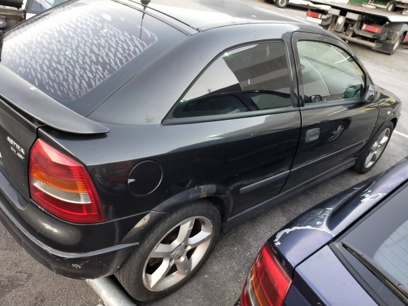 opel astra g berlina del año 2000