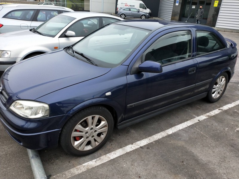 opel astra g berlina del año 2000