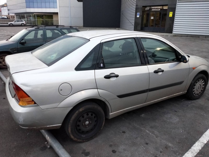 ford focus berlina (cak) del año 2001