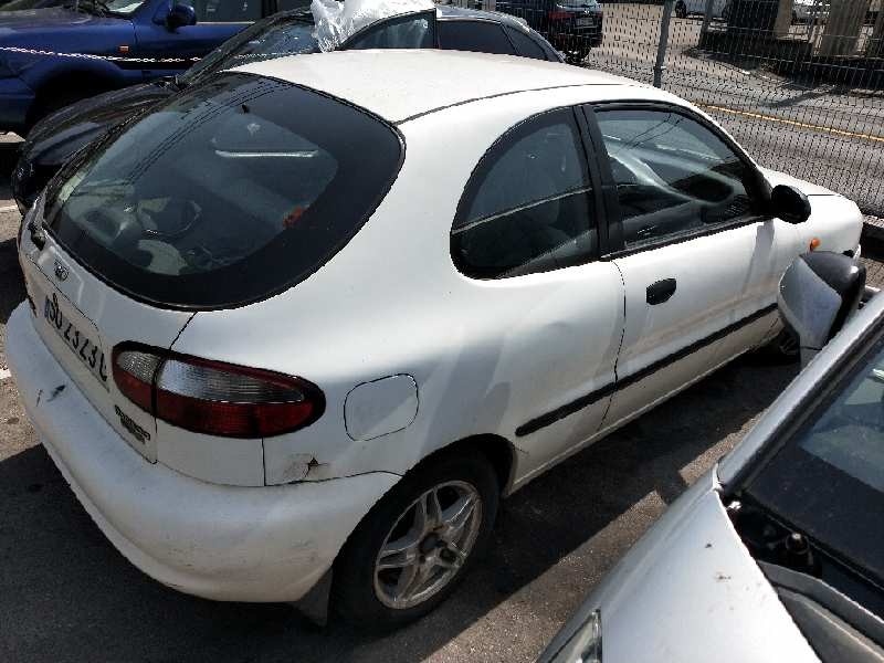 daewoo lanos del año 2000