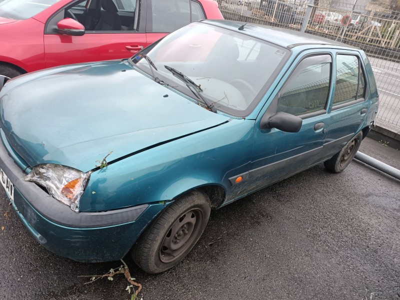 ford fiesta berlina (dx) del año 2000