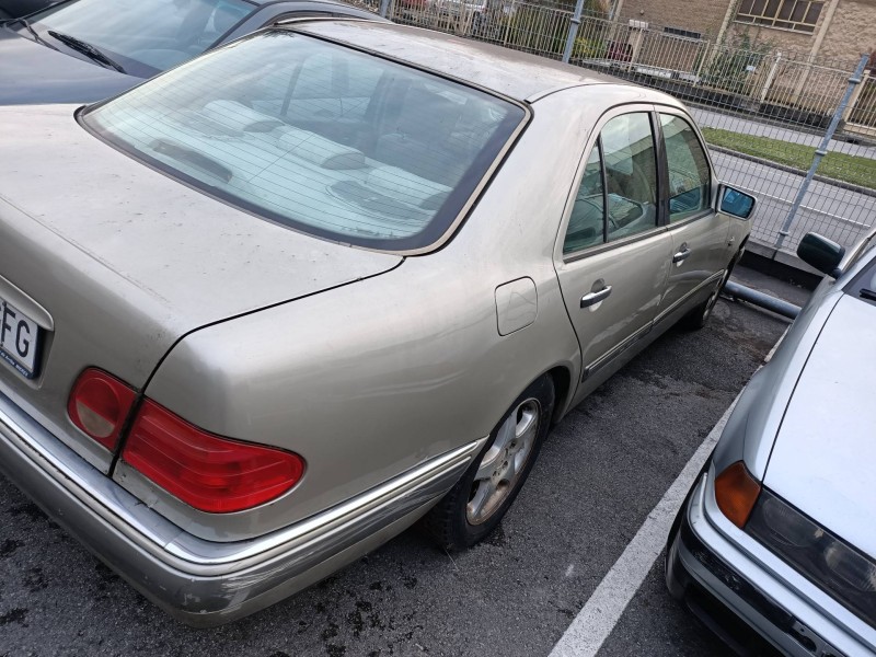 mercedes clase e (w210) berlina del año 1998